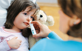 Therapy of a cold child using Nasivin&reg; (photo)