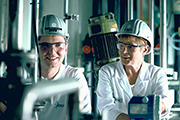 Arbeitssicherheit und Gesundheit | Wir sensibilisieren unsere Mitarbeiter weltweit f&uuml;r m&ouml;gliche Gef&auml;hrdungen am Arbeitsplatz. (Foto)