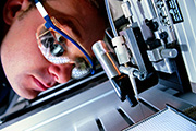 Nanotechnologie | Wir setzen Nanotechnologie nur mit besonderer Vorsicht und unter Ber&uuml;cksichtigung konzernweiter Vorgaben ein. (Foto)