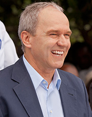 Karl-Ludwig Kley, Chairman of the Executive Board, and Sira Mamboya, Deputy Minister of Health of Zanzibar. (Picture)