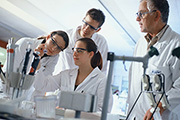 Attracting and developing employees | The vocational training of young people is especially important to us. (Picture)