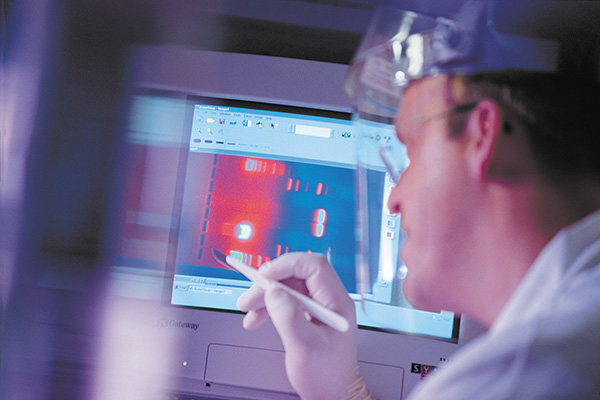 Use of genetic engineering | Sequencing of the human genome opens up new possibilities for our cancer researchers. (Picture)