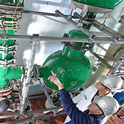 Process and plant safety | We identify improvement potentials for our process and plant safety by means of key indicators. (Picture)