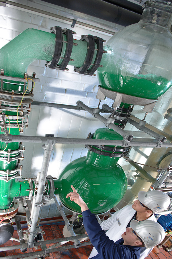 Process and plant safety | We identify improvement potentials for our process and plant safety by means of key indicators. (Picture)