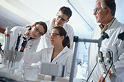 Attracting and developing employees | The vocational training of young people is especially important to us. (Picture)